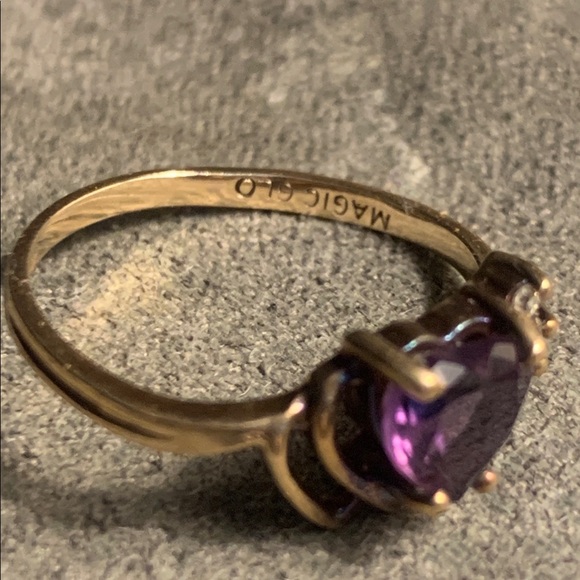 Vintage Elegant Purple 10kt Gold amethyst and 3 Diamond Women's Ring - Picture 5 of 6